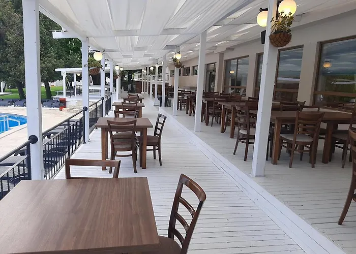 Ξενοδοχείο Detelina 3*