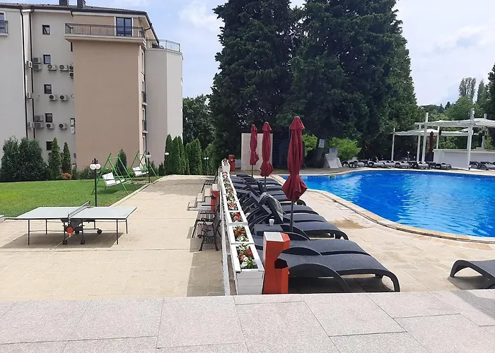 Ξενοδοχείο Detelina 3*