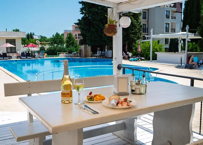 Ξενοδοχείο Detelina 3*